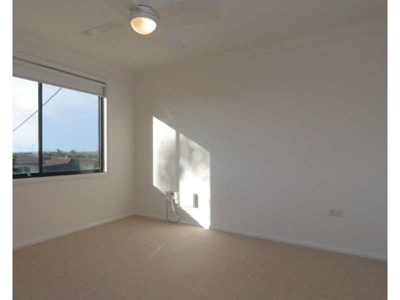 10 Hillcrest Avenue, Bateau Bay NSW 2261