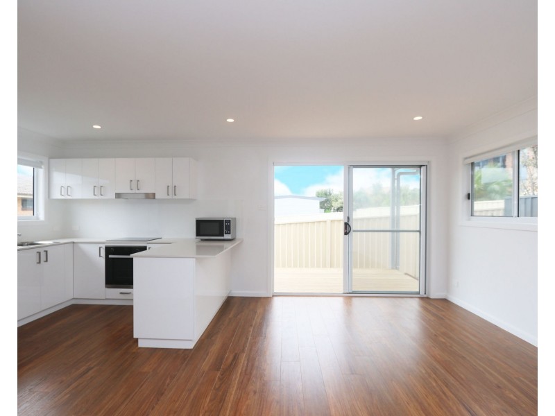 10A Hillcrest Avenue, Bateau Bay NSW 2261