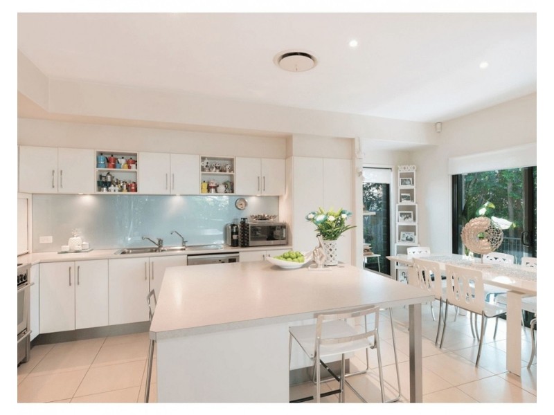 16 Torrance Street, Wooloowin QLD 4030