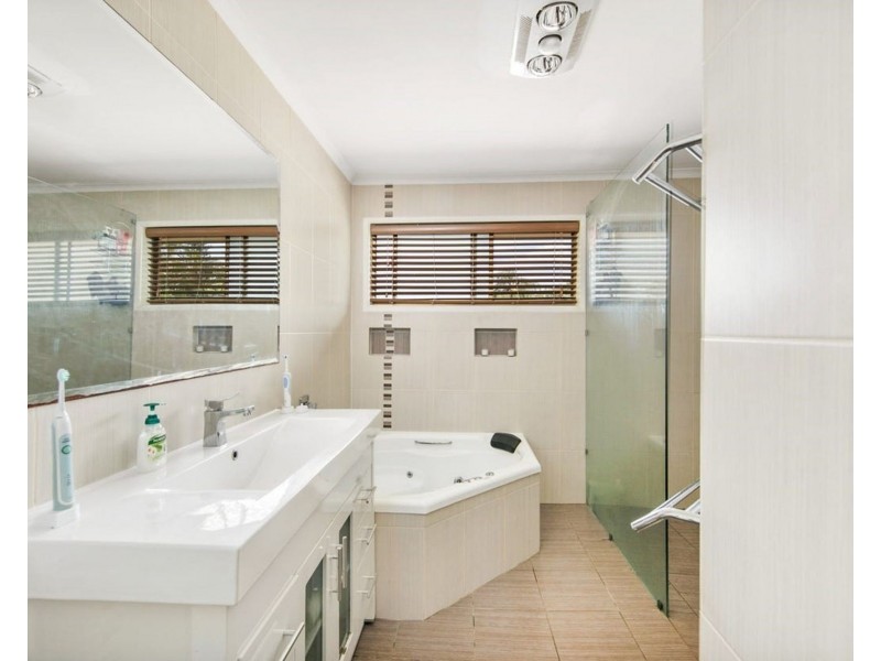 242 Belmont Road, Belmont QLD 4153