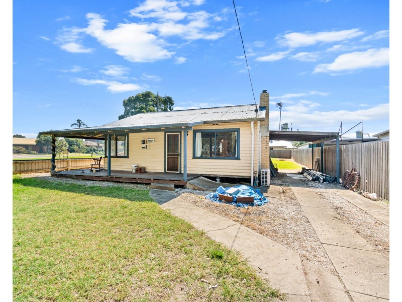 31 Maffra Rd, Heyfield VIC 3858