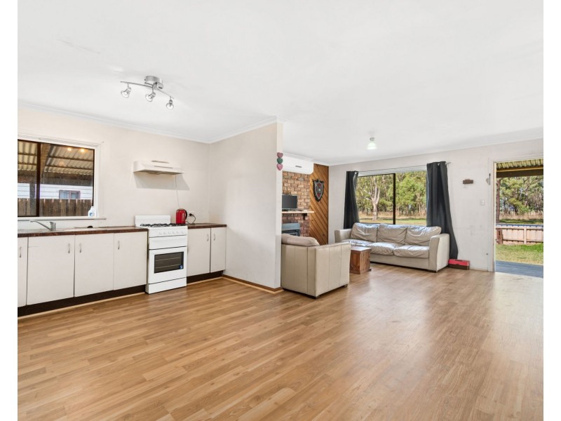 31 Maffra Rd, Heyfield VIC 3858