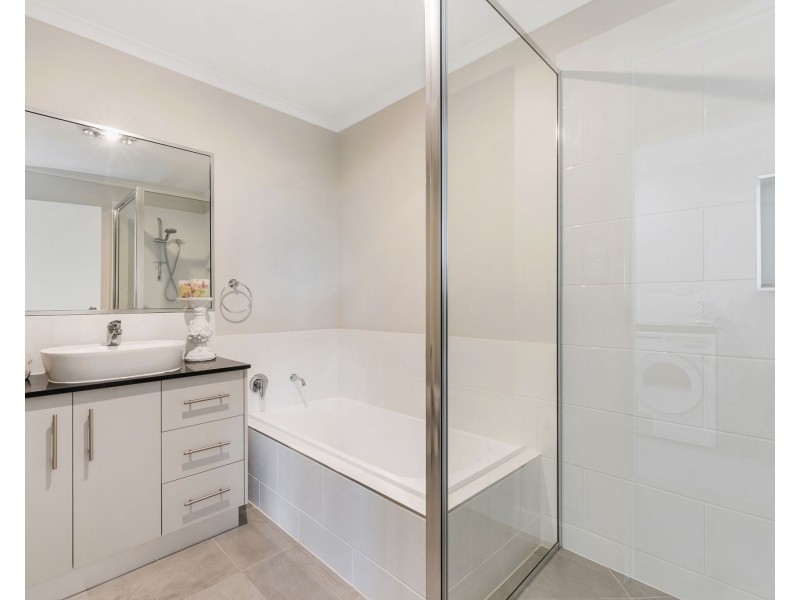 146 McIntosh Creek Road, Jones Hill QLD 4570