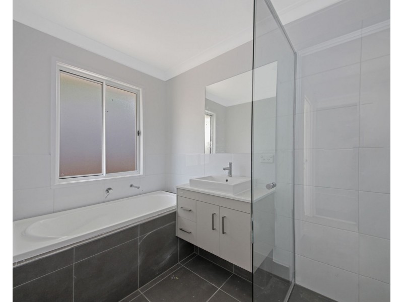 51 Avonmore Street, Edens Landing QLD 4207