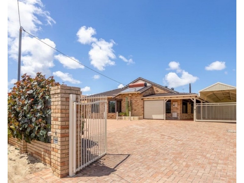 4 Parin Road, Marangaroo WA 6064
