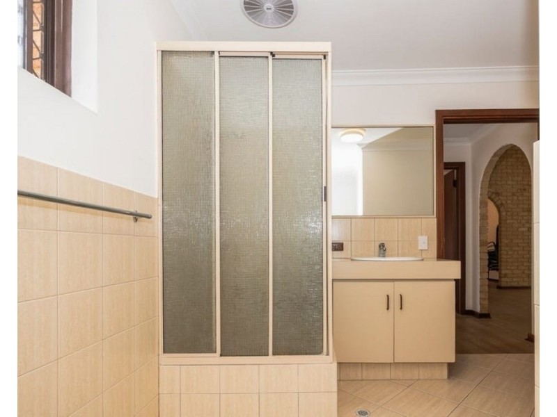 4 Parin Road, Marangaroo WA 6064