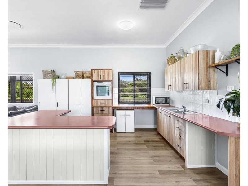 63 Wondall Road, Wynnum West QLD 4178