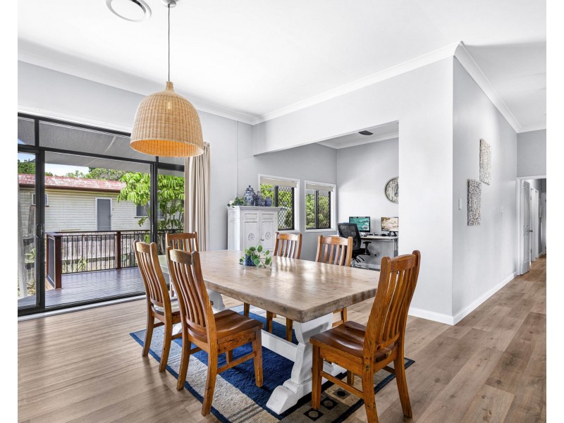 63 Wondall Road, Wynnum West QLD 4178