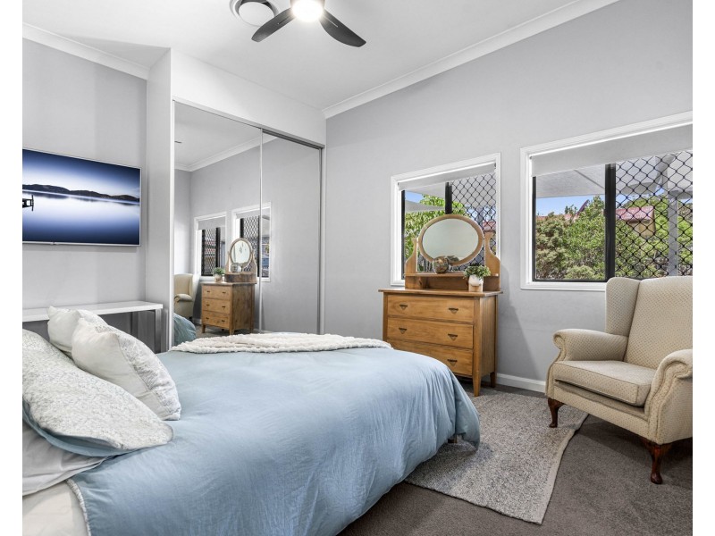 63 Wondall Road, Wynnum West QLD 4178