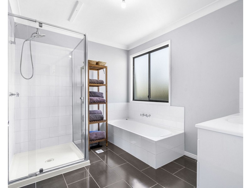 63 Wondall Road, Wynnum West QLD 4178