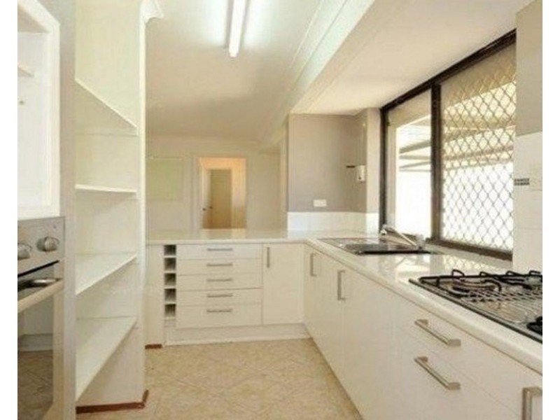 11 Grange Drive, Cooloongup WA 6168