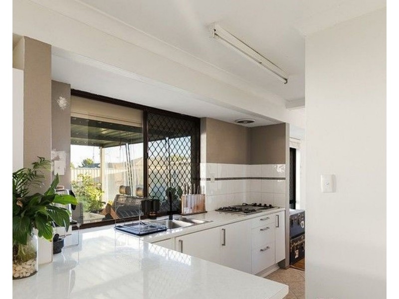 11 Grange Drive, Cooloongup WA 6168