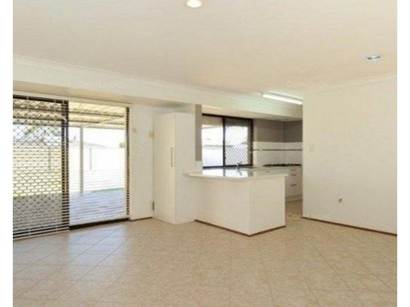 11 Grange Drive, Cooloongup WA 6168