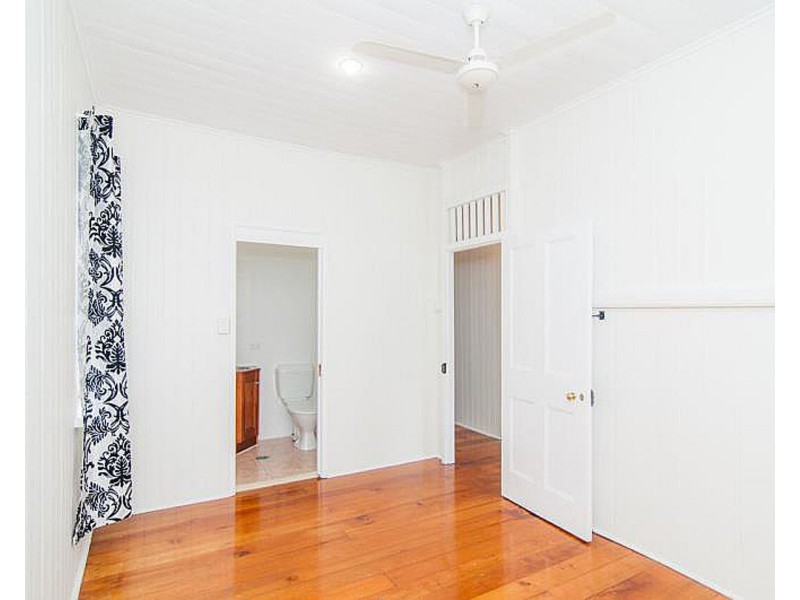 15 WATER ST, Red Hill QLD 4059