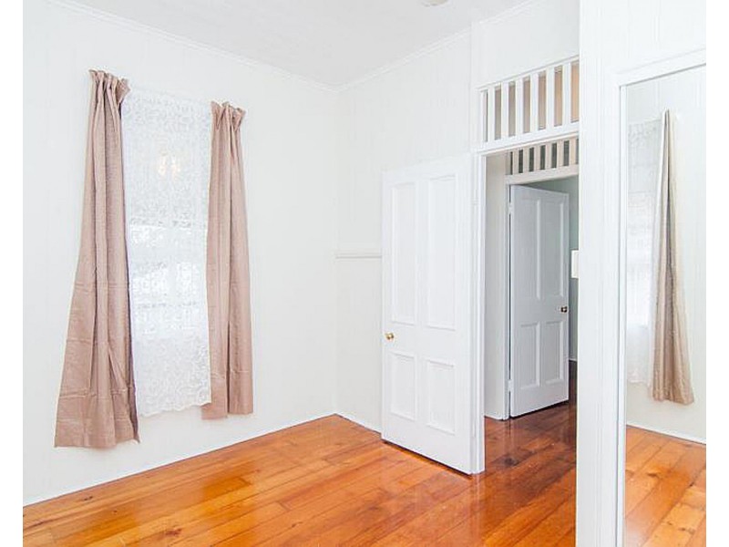 15 WATER ST, Red Hill QLD 4059