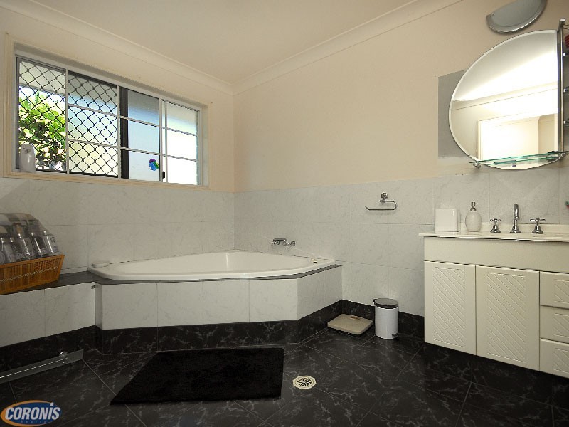 34 Dimboola Street, Bridgeman Downs QLD 4035