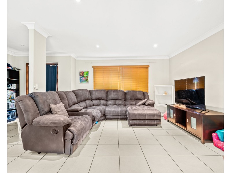 20 Weeroona Avenue, Beachmere QLD 4510