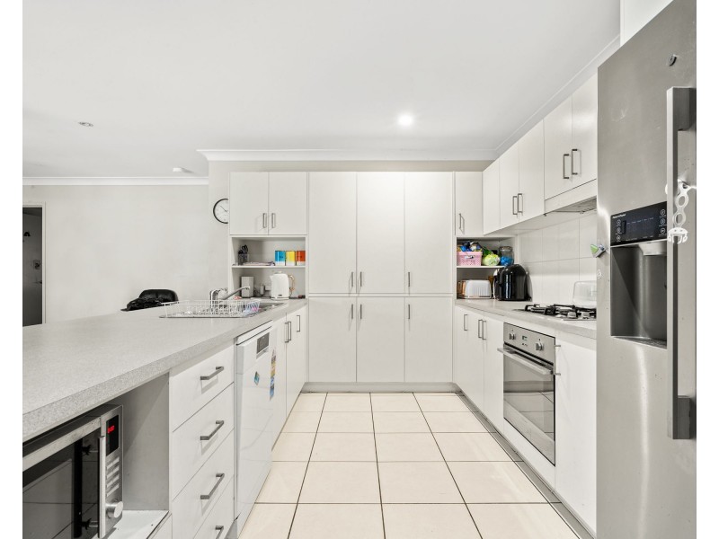 20 Weeroona Avenue, Beachmere QLD 4510