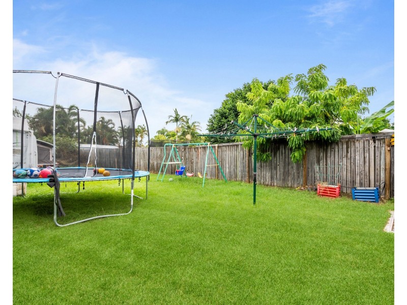 20 Weeroona Avenue, Beachmere QLD 4510