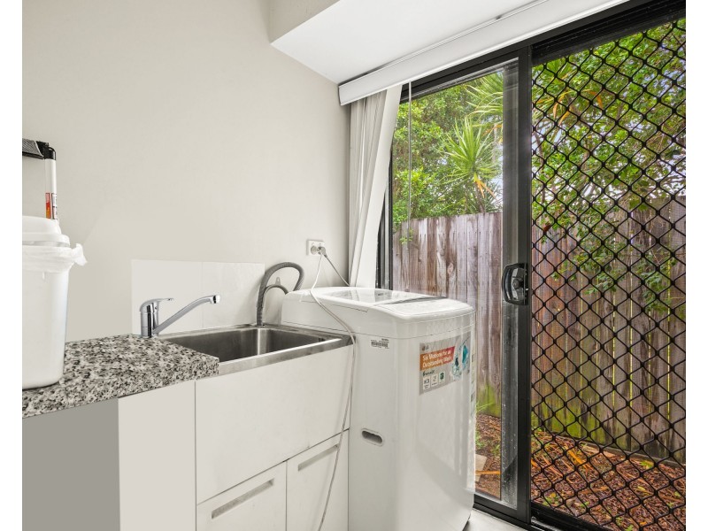20 Weeroona Avenue, Beachmere QLD 4510