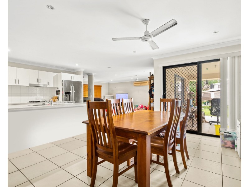 20 Weeroona Avenue, Beachmere QLD 4510