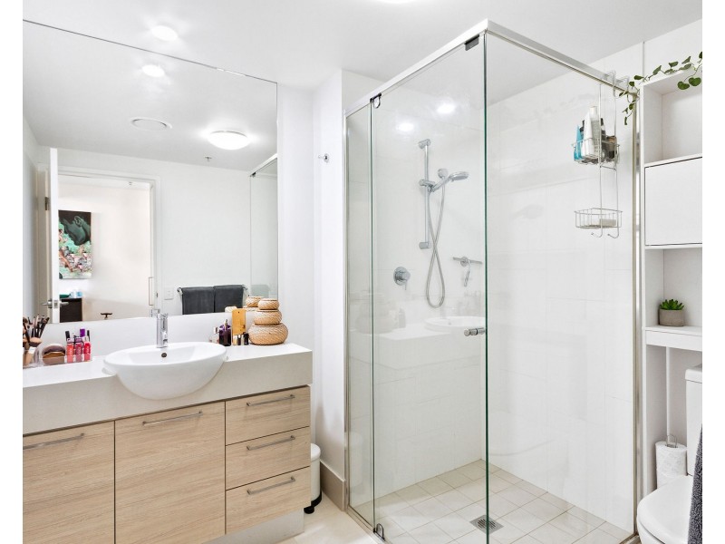 21202/8 Harbour Road, Hamilton QLD 4007