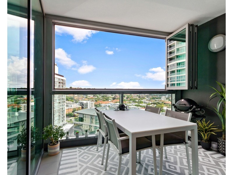 21202/8 Harbour Road, Hamilton QLD 4007