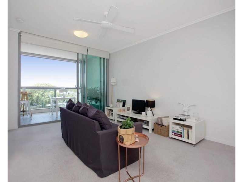 20504/8 Harbour Road, Hamilton QLD 4007