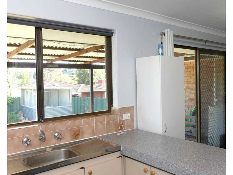 17 Cullen Court, Camillo WA 6111