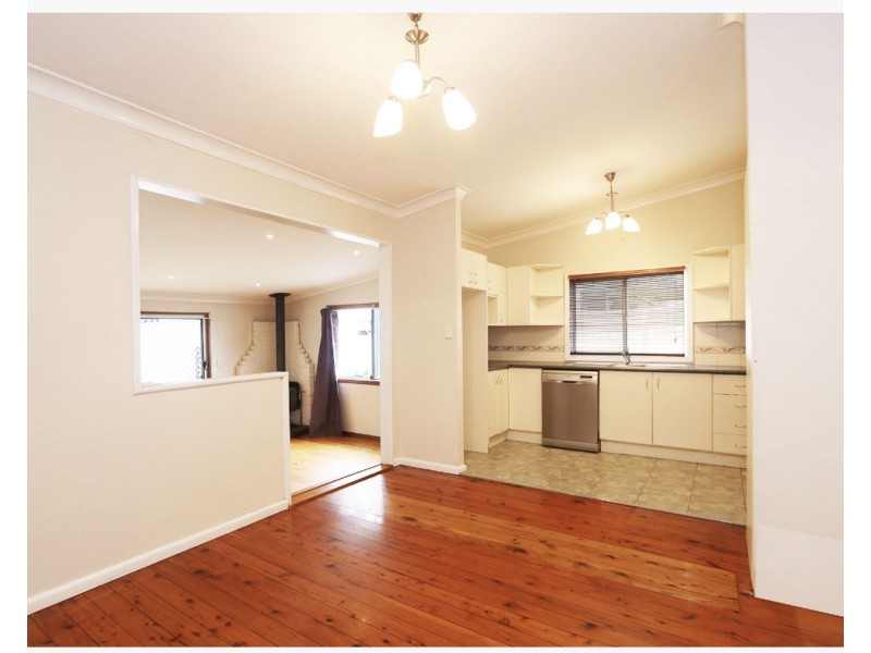 99 Platypus Road, Berkeley Vale NSW 2261