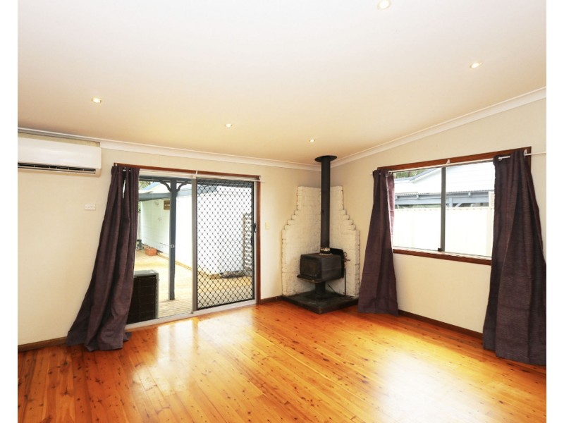 99 Platypus Road, Berkeley Vale NSW 2261