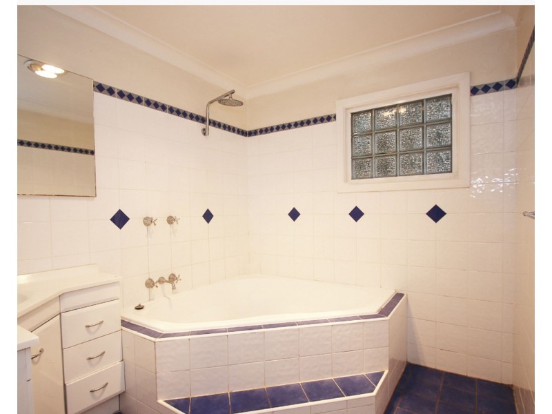 99 Platypus Road, Berkeley Vale NSW 2261