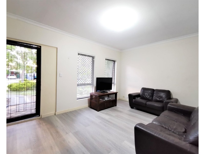 1/4 Holford Way, Wilson WA 6107
