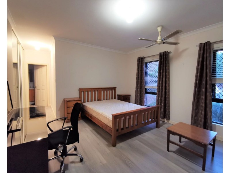 1/4 Holford Way, Wilson WA 6107