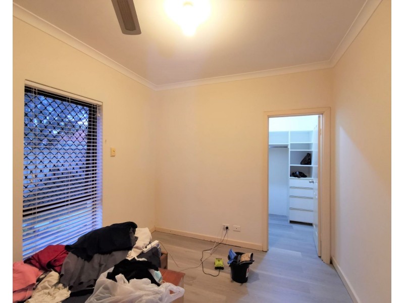 1/4 Holford Way, Wilson WA 6107