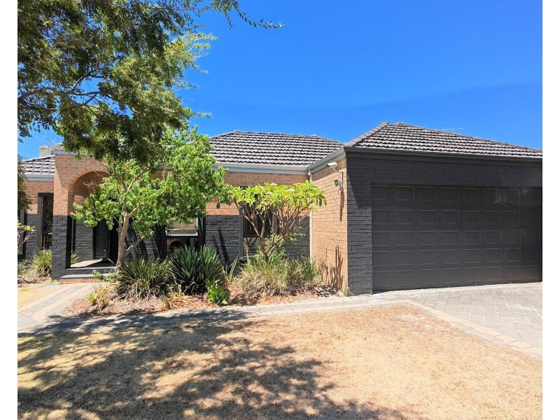 1/4 Holford Way, Wilson WA 6107