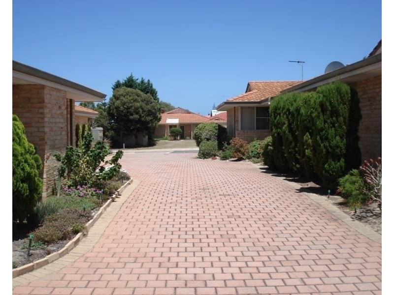 4/4 Callander Avenue, Kinross WA 6028