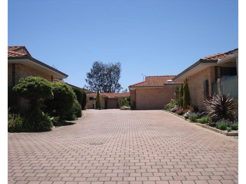 4/4 Callander Avenue, Kinross WA 6028