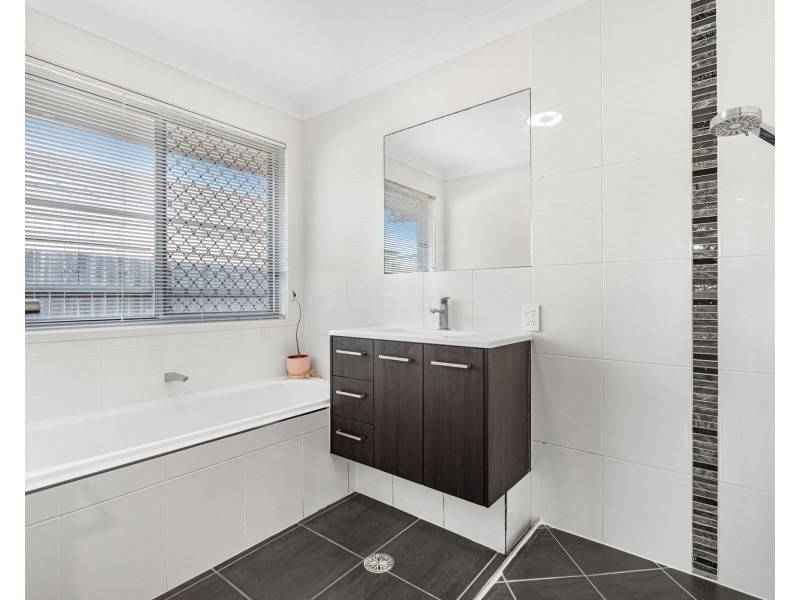 5 Harrington Boulevard, Thornlands QLD 4164