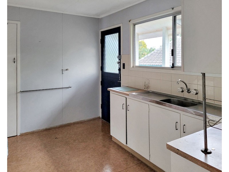 16 Kynance Street, Leichhardt QLD 4305