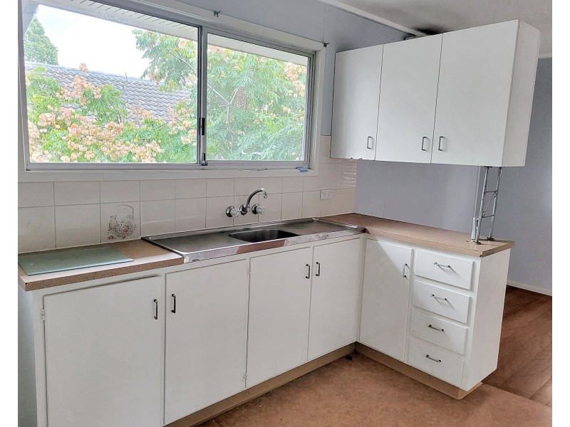 16 Kynance Street, Leichhardt QLD 4305