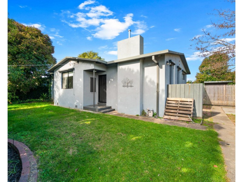 12 Bergen Crescent, Sale VIC 3850