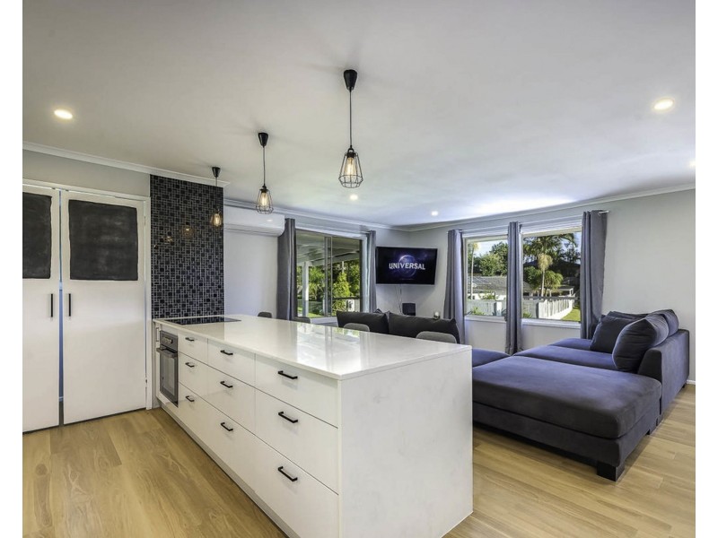 5 Theodore Place, Molendinar QLD 4214