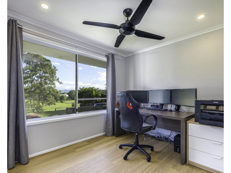 5 Theodore Place, Molendinar QLD 4214