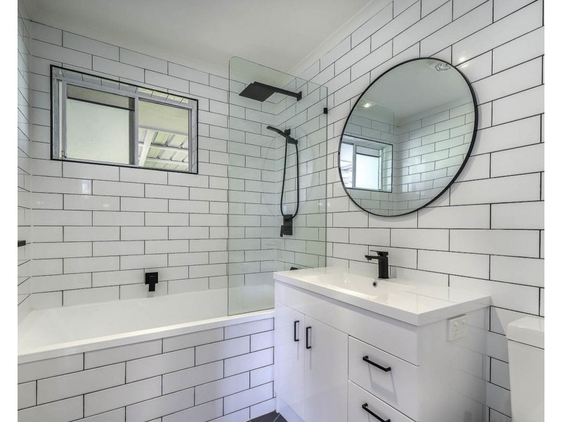 5 Theodore Place, Molendinar QLD 4214