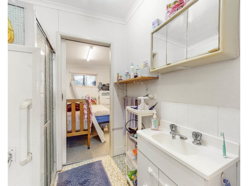 28 Gillian Street, Beachmere QLD 4510
