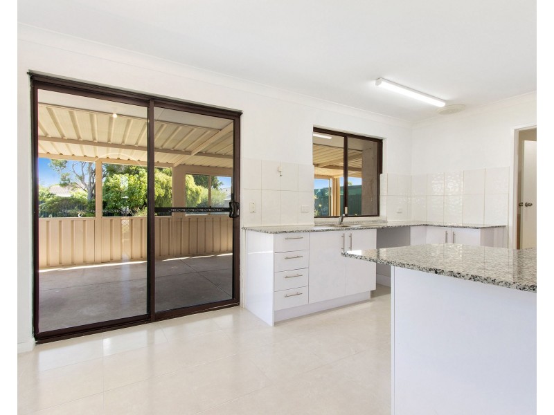 6 Voyager Court, Cooloongup WA 6168