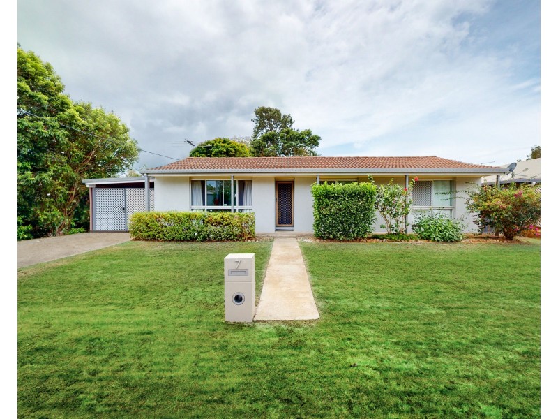 7 SANDPIPER ST, Beachmere QLD 4510