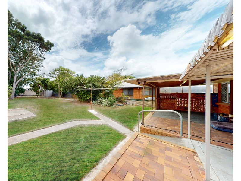 7 SANDPIPER ST, Beachmere QLD 4510