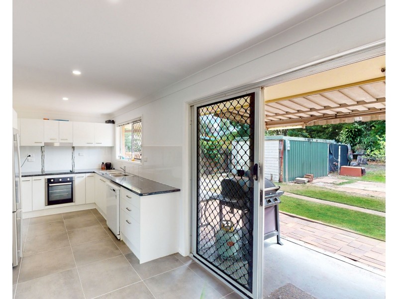 7 SANDPIPER ST, Beachmere QLD 4510